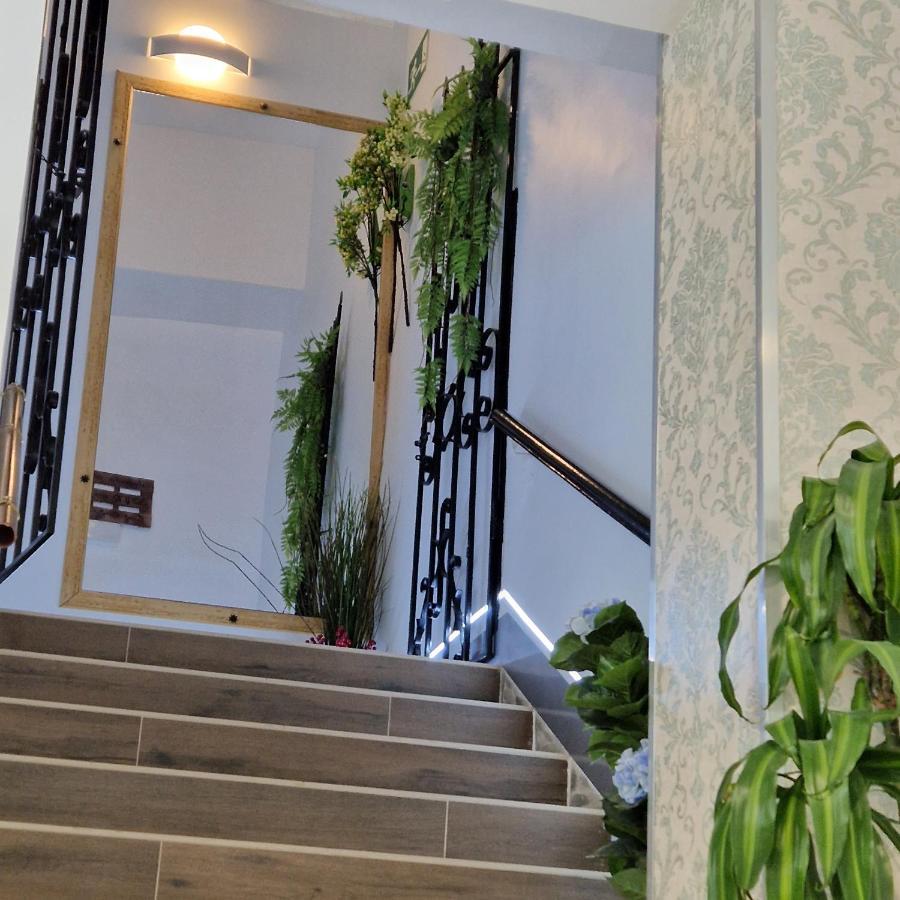 Hostal Boutique Luna De Gavin 库列拉 外观 照片