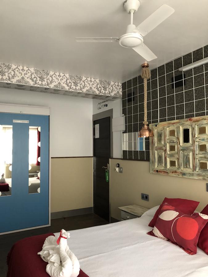 Hostal Boutique Luna De Gavin 库列拉 外观 照片